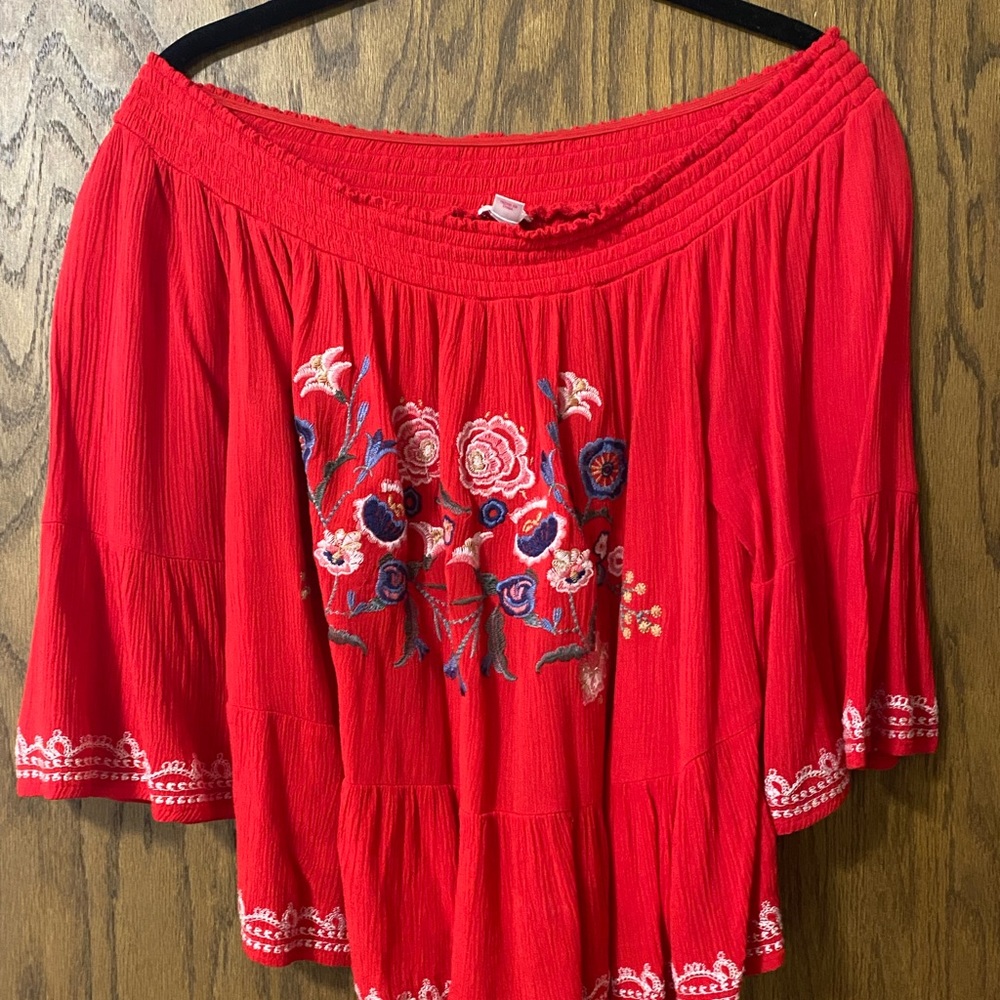 Off-the-shoulder embroidered top